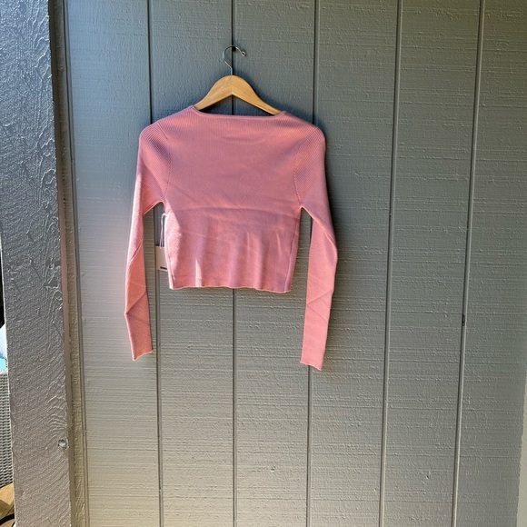 Active USA Front Twist Cropped Top - Picture 10 of 11